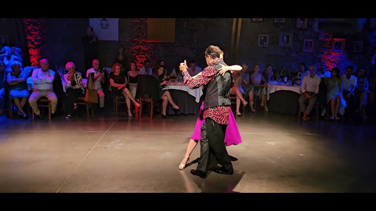 Chicho Frumboli e Juana Sepulveda no Dinner & Show, em 21/07/23 - 1/6