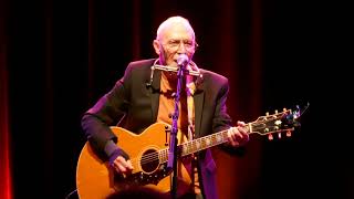 Graham Parker 2025-04-23 Sellersville Theater "Socks 'n' Sandals"