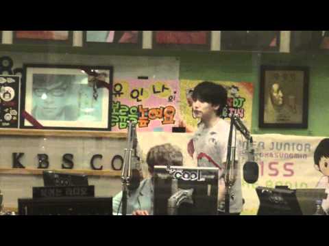 120605 Sukira - Sungmin playing around