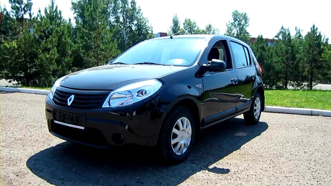 2012 Renault Sandero. Start Up, Engine, and In Depth Tour.