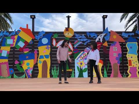 3° Acto: Periodistas presentan feria extravagante 5° año