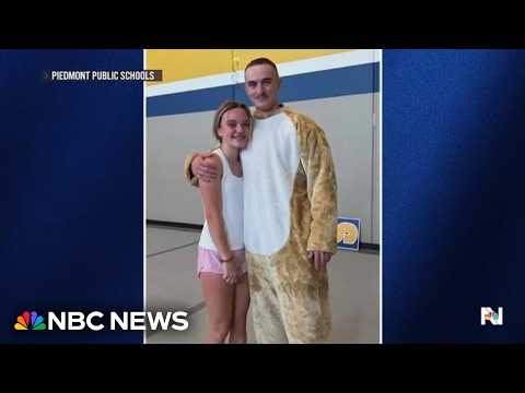 Army sergeant surprises sister by posing as high school mascot