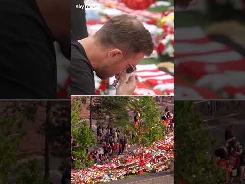 Ex-Liverpool star visits Jota flowers