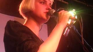 Molly Nilsson - Hiroshima Street (Live @ London Fields Brewhouse, London, 10/08/13)
