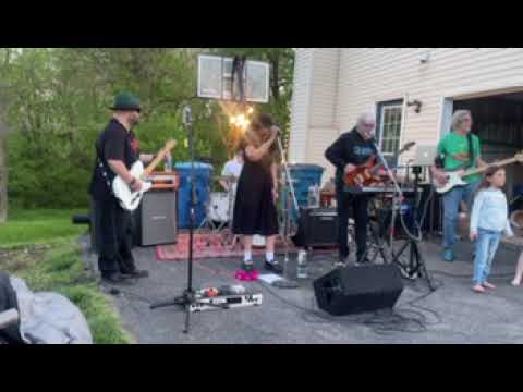 “Open Up Your Eyes” performed live by the BEGINERZ!