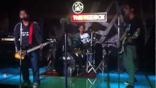 Blink 182 - Does My Breath Smell + Party Song + Enthused (System Victim) Live @ Teebox Cafe