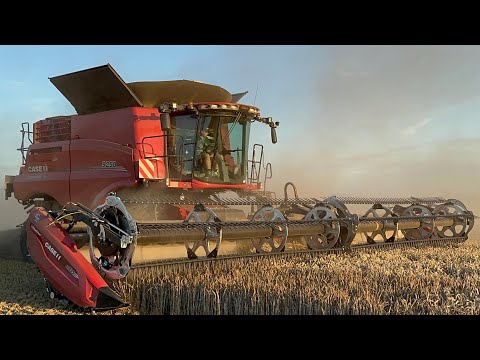 FARM UPDATE 174 CASE 9250 COMBINE & MACDON HEADER ON DEMO