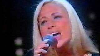 MARTA SANCHEZ LEJOS DE AQUELLA NOCHE OTRO ACUSTICO AL PIANO