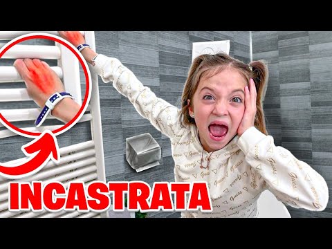 FIGLIACHIARA SI INCASTRA LA MANO NEL TERMOSIFONE DEL BAGNO DI CASA E MAMMAGIULIA AIUTA A LIBERARLA!
