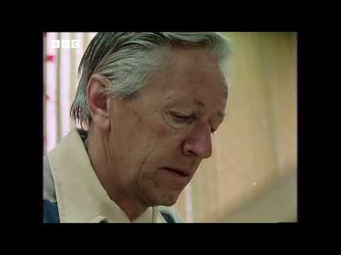 17 Minutes of Charles Schulz Drawing Peanuts (Charlie Brown)