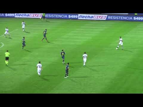 remate rinaudo por arriba del travesaño para gimnasia