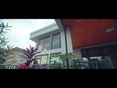 Featurist Ft. Innoss'B - Hella Hella - Clip officiel