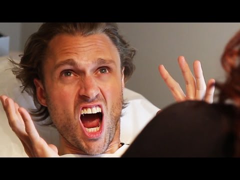 男性は初めてビキニワックスを手に入れる (Men Get Bikini Waxes For The First Time)