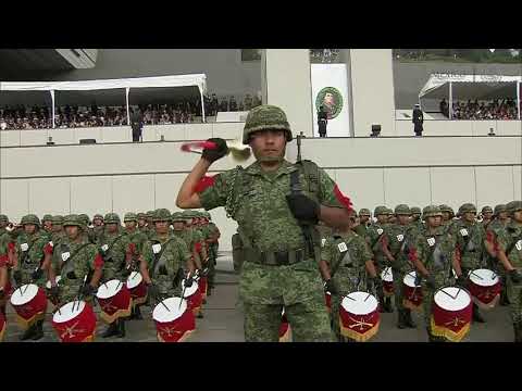 Banda de guerra ejecuta toque Militar Tres de Diana Clausura y Apertura Sistema Educativo Militar