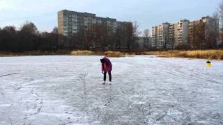 preview picture of video 'На коньках по замерзшей реке'