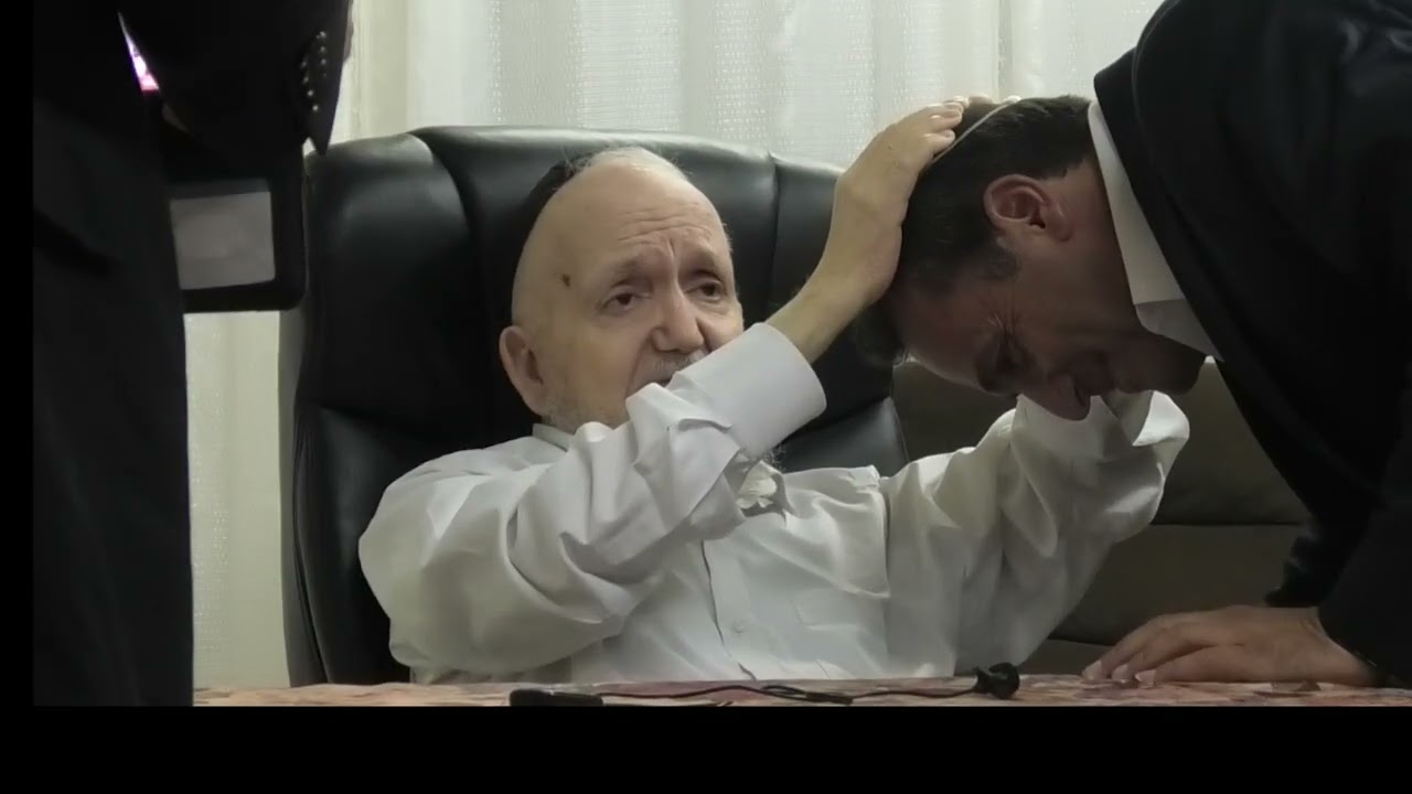 הרב מאיר מאזוז מברך את עורך דין אפרים  של כוח 100