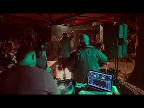 Dizzastar vs. Dezrechts - 4A Knedlík ft. Dj Flux (live)