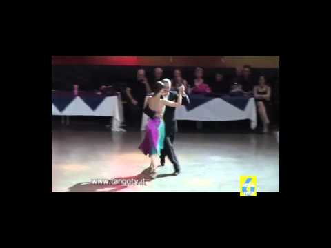  Laura Melo Opieczonek  and  Ricardo Barrios  are  dancing  to  the  milonga  "  No Hay Tierra Como La Mia  "