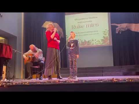 Nastup učenika na božićnoj priredbi 'Ruke mira' Osnovne škole Ljudevita Modeca