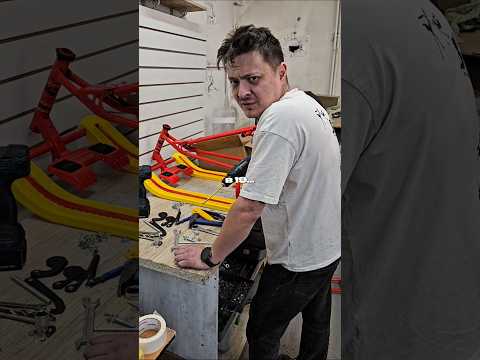 Как видят окружающие людей 1999г рождения... #мем #зумеры #поколение