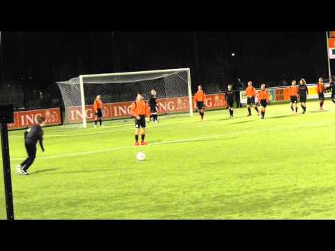 12 jan 2016 VV De Meern C2 - VV De Meern D1 vriendsch 6-2 Penalty; redding Marnix