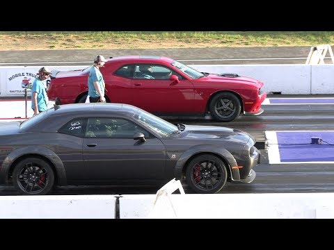 2019 Scat Pack vs 2017 Scat Pack Dodge Challenger - drag race
