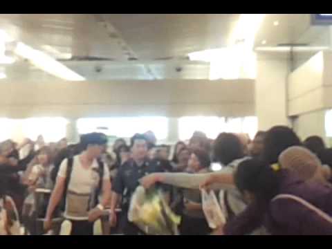 [FANCAM] 120712 ALEXANDER'S ARRIVAL IN SINGAPORE