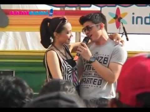 Irwansyah & Zaskia Sungkar Perform in Taiwan