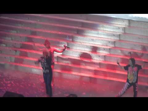 110604 - 2ne1 The Party - 1 Fire + Intro + Go Away.MTS