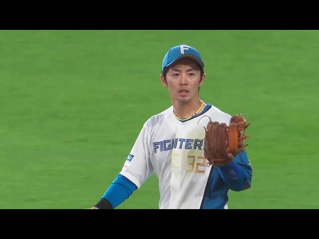 【4回表】ファイターズ・谷内亮太 ライトへ抜けそうな打球を華麗にさばく!!  2023年5月7日 北海道日本ハムファイターズ 対 東北楽天ゴールデンイーグルス