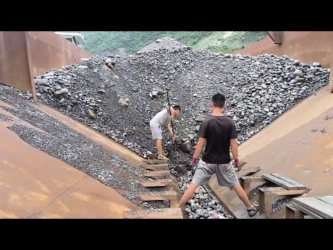 Barge unloading | Satisfying video