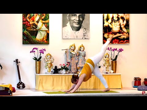 Yoga - Hüftöffnende Mittelstufe mit Radha Prema - Live Yogastunde 09:15 Uhr 20.05.2020