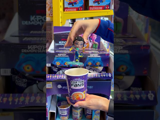 Vídeo relacionado con Funko Pop! Keychain: Netflix - KPOP Demon Hunters - Mira - Llavero Llavero Original - Mini Figura Coleccionable - Regalo para calcetín - Idea de Regalo - Mercancía Oficial - Decoración para Mochila