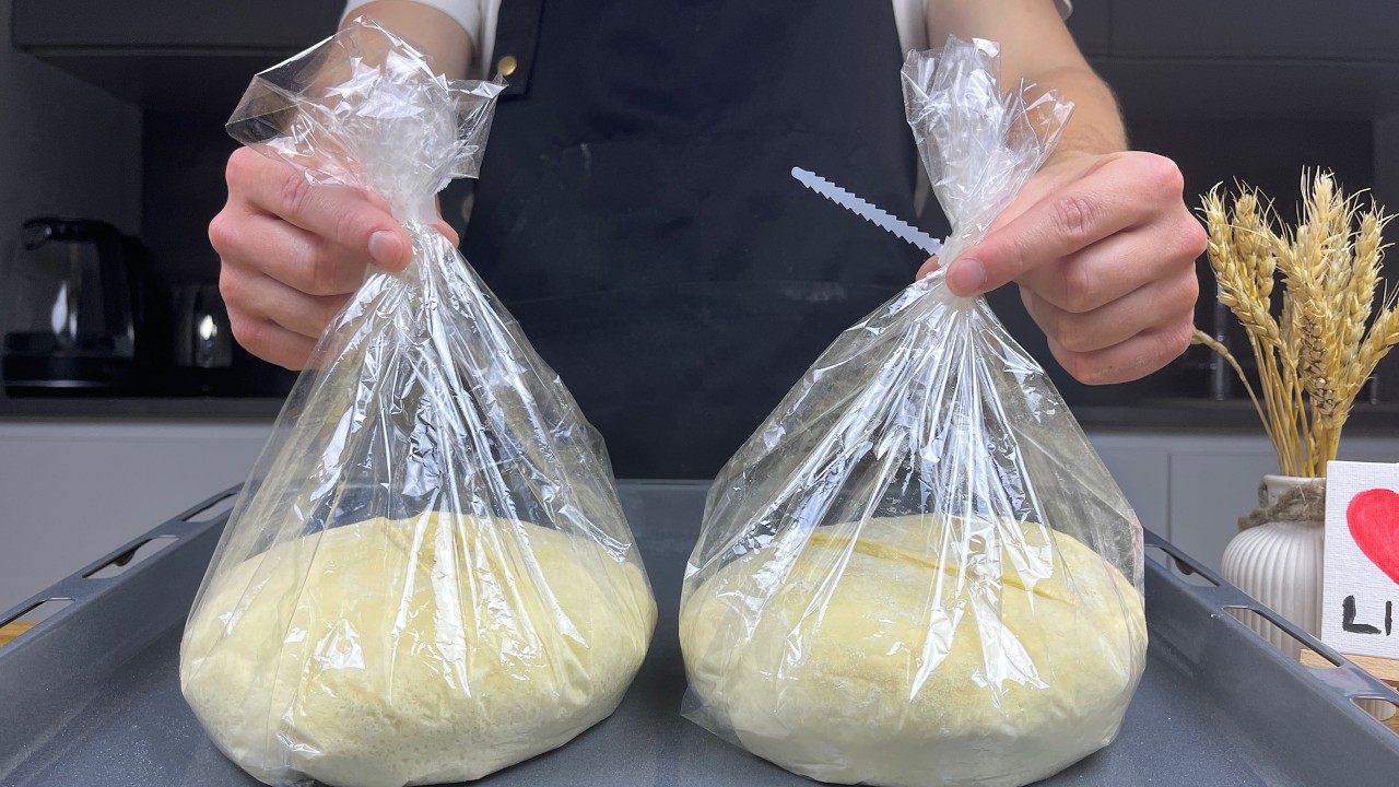 An incredible trick from an old baker!! Place the dough in a plastic bag and bake in the oven!