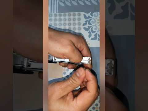 Forma fácil y rápida de colocar correctamente las grapas en la grapadora