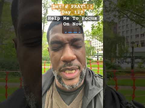 Давайте помолимся! День 129: Сосредоточьтесь на настоящем моменте! #вера #деньмолитвы #любовь #отношения #shortsfeed