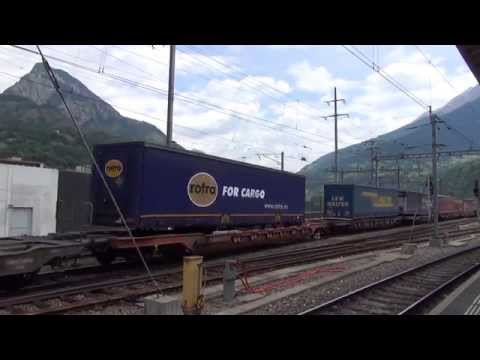 Re 6/6 + Re 4/4 DOPPIA TRAZIONE CON CARRI MERCI PARTE DA BRIG (CH) 22 - 6 - 2014.