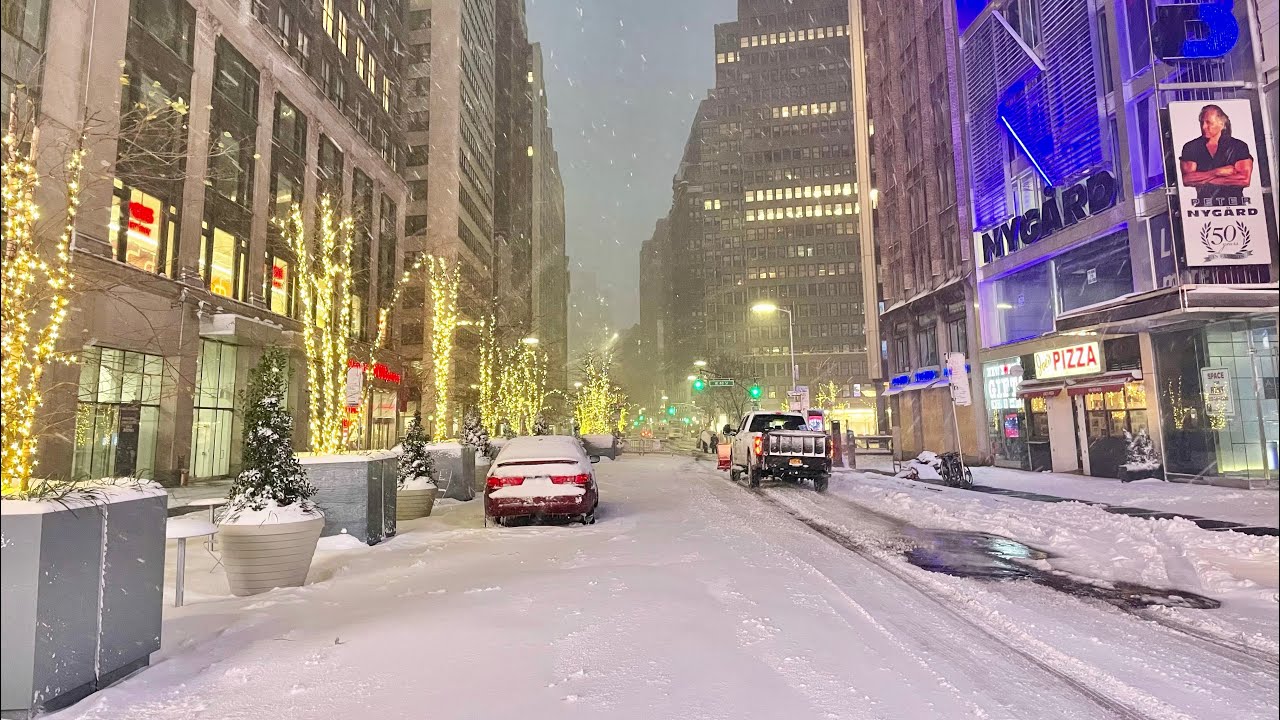 ⁴ᴷ⁶⁰ Walking During New York City's Major Snowstorm at 7 AM (December 17, 2020)