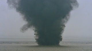 preview picture of video '200-Kilo-Bombe im Watt vor Wilhelmshaven gesprengt - 1080P FULL HD'