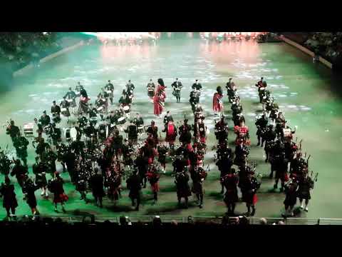 Berlin Tattoo 2018 - Opening Quirinus Band / Massed Pipes and Drums
