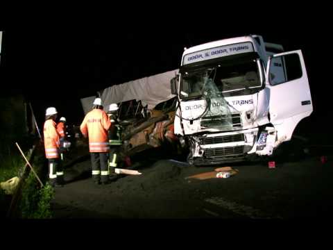 A96 - Lkw-Unfall - Aitrach - 05.07.2012 - 25to Granulat