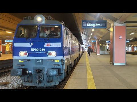 Przejście przez skład pociągu IC "Matejko" | EP09-030 | Kraków Główny