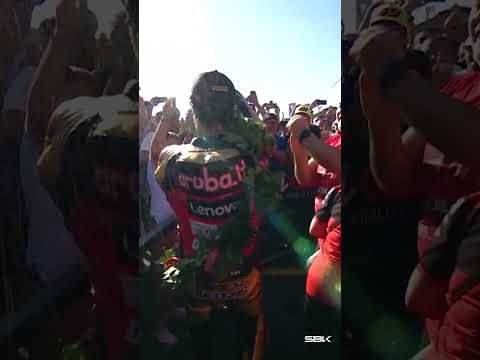 Bulega celebrates the title with the fans 🤩 | 2026 #ItalianWorldSBK 🇮🇹