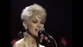 Lorrie Morgan - Out Of Your Shoes / Live 1991