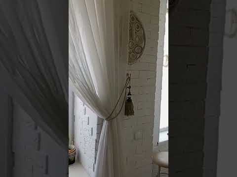 В продаже двухкомнатная квартира рядом со Староконным рынком. Находится на первом этаже двухэтажного дома.