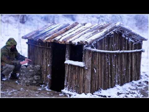 Building a Survival Bushcraft Shelter for the WINTER!