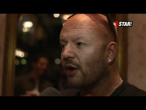 Jonas Hallberg: "Svenska kändisar klär sig för jävligt"