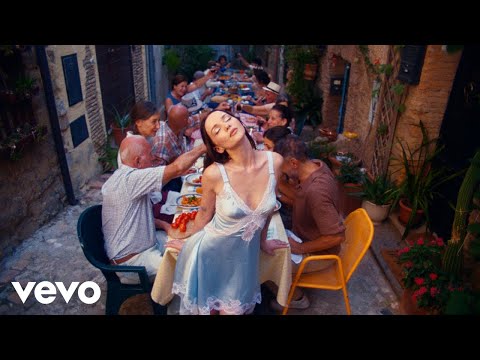 Dove Cameron - When In Rome (Official Video)