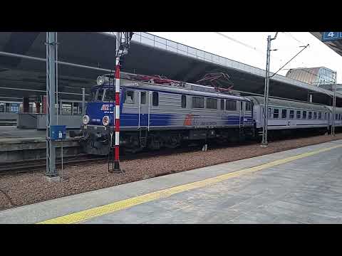 Pociąg IC 73104 Mehoffer odjazd ze stacji Kraków Główny.