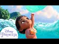 Pequena Moana conhece o oceano | Disney Princesa